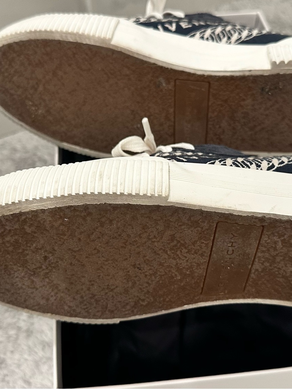 Givenchy Navy and White Logo Low-Top Sneakers - Picture 5 of 6